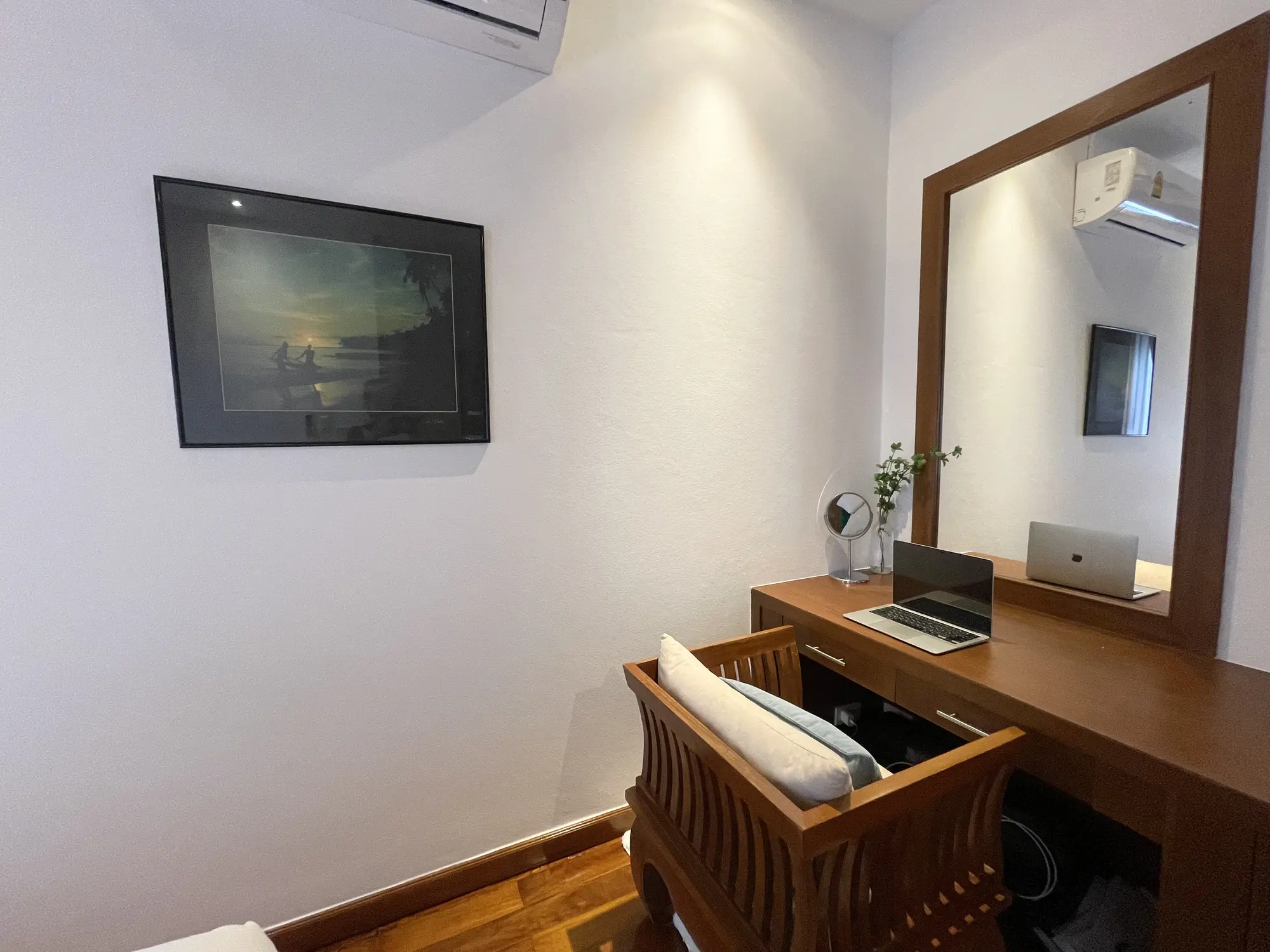 Second bedroom detail